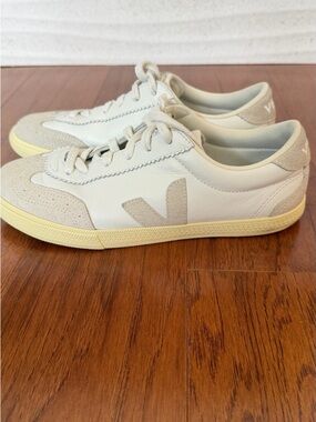 Veja Women’s Low-Top Sneakers in Off-White with Pale Yellow Sole